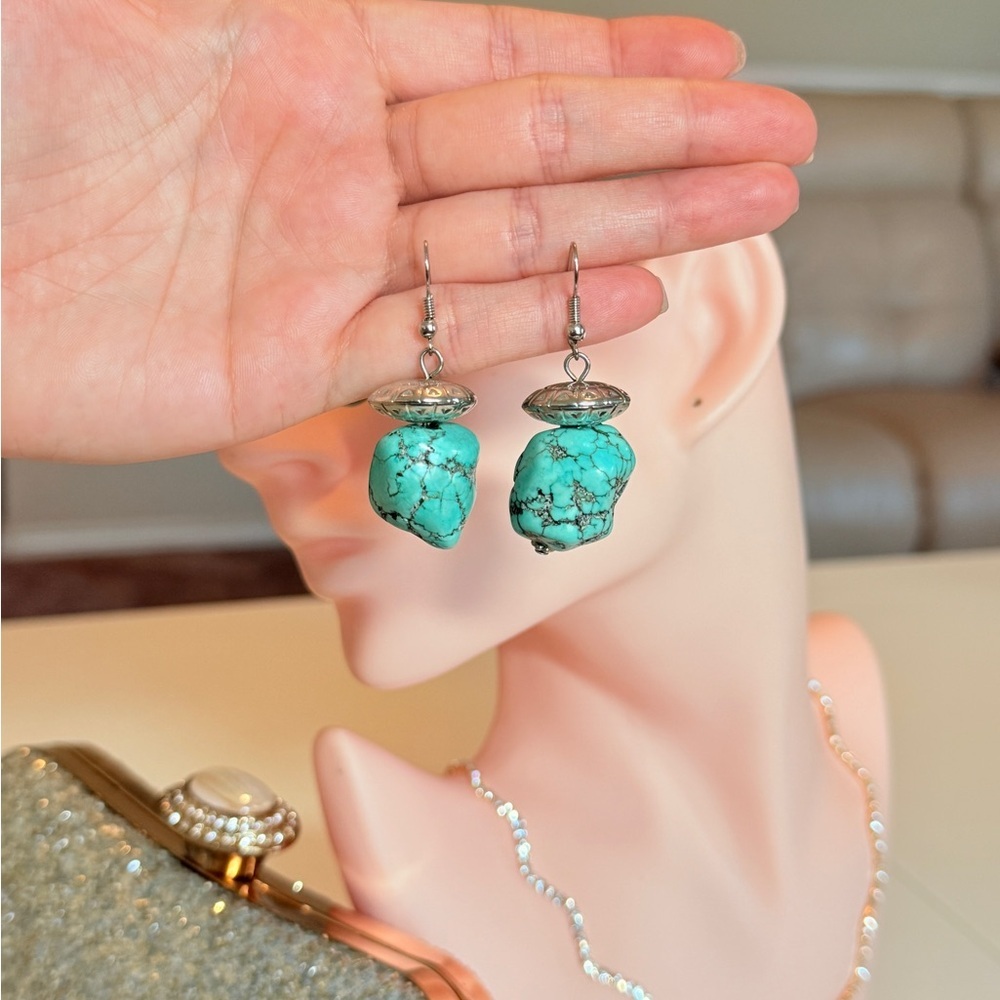 ⚜️ Turquoise and Silver Dangle Earrings - Picture 6 of 8